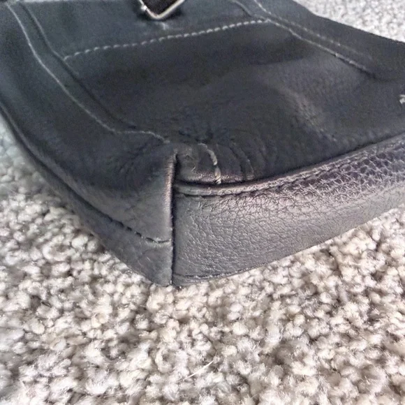 The Sak Black Leather Crossbody Bag – Minimalist Everyday - Picture 10 of 11